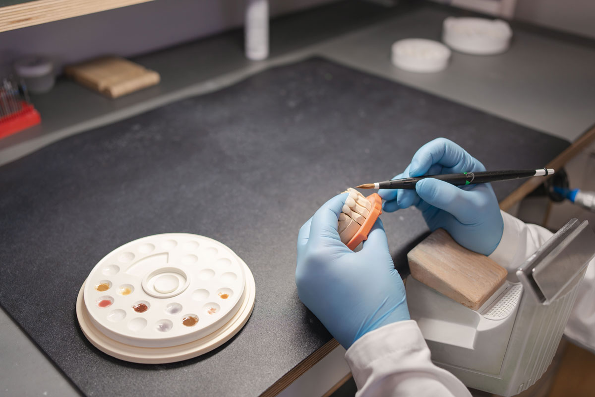 zahnersatz wird gebaut für den Patienten